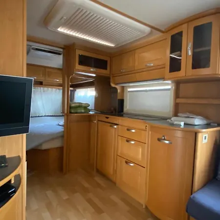캠프장 Adria Caravan *