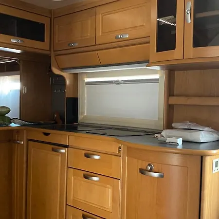 캠프장 Adria Caravan *