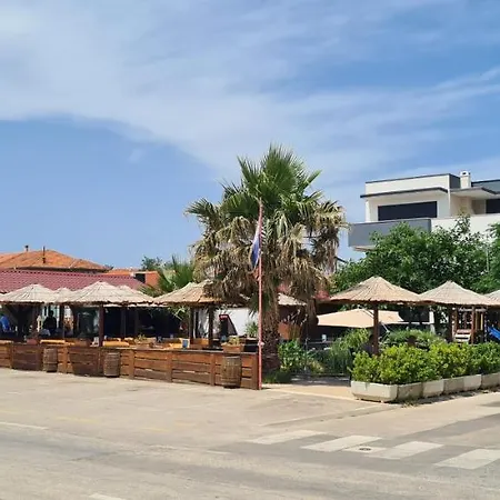 Adria Caravan אתר קמפינג