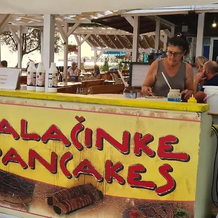 Adria Caravan אתר קמפינג