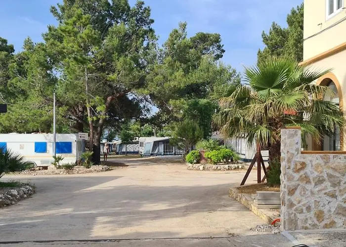 Campeggio Adria Caravan *